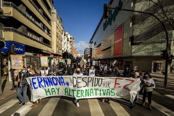 Manifestación contra los despidos en Aernnova, en enero de 2021, en Gasteiz.