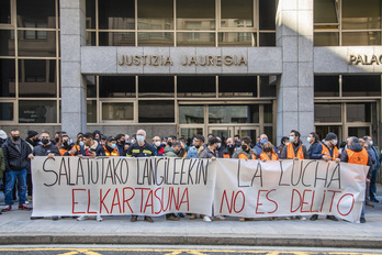 Concentración para denunciar el juicio a tres trabajadores del Metal.