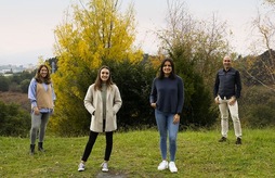 Onintze Parra eta Maider Bolaños, lehen planoan, Eva Epelde eta Asier Aranzabal irakasleekin.