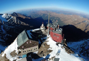 Alpeetan aurkitutako nanoplastikoak airez iritsi ziren Londrestik.