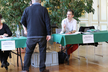 Elecciones presidenciales de 2017, jornada de votación en un colegio electoral sito en el Ayuntamiento de Baiona.