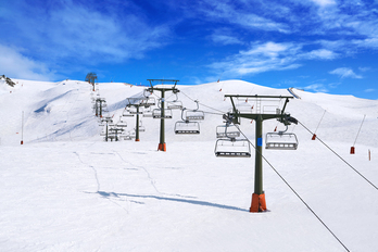 Telesillas en la estación de Baqueira, en la Val d'Aran. 