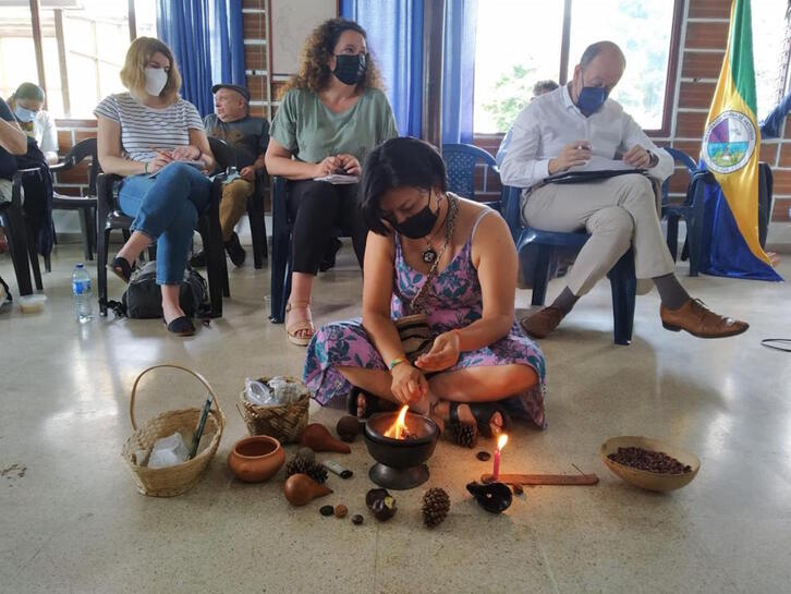 La Delegación Vasca de Observación durante su visita a Colombia.