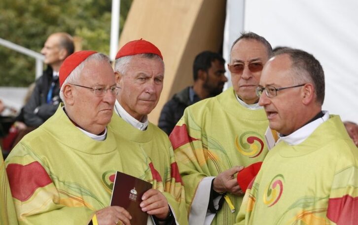 El cardenal John Dew, junto con otros dirigentes de la Iglesia neozelandesa.