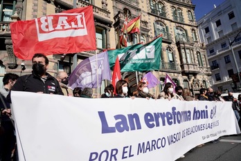 Movilización de la mayoría sindical vasca en Donostia en contra de la reforma laboral.