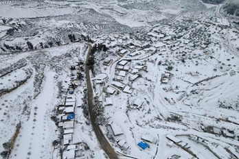 Jisr ash Shughurreko errefuxiatu zelaia elurtuta. 