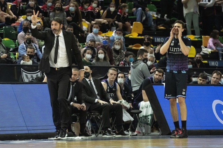 El banquillo de Bilbao Basket ha sufrido y ha contribuido mucho en la victoria.