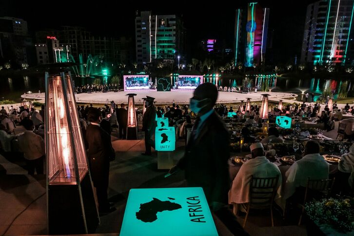 Jefes de Estado y los miembros de la comunidad diplomática participan en una cena de gala en Etiopía para los participantes de la cumbre de la Unión Africana.