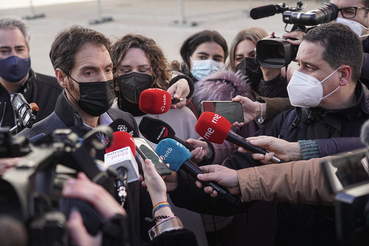 Sergio Sayas comparece ante los medios tras el Consejo Político del sábado.