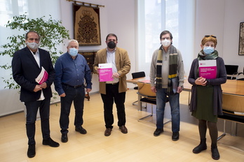 Unai Hualde, con los integrantes del Foro Social Permanente.