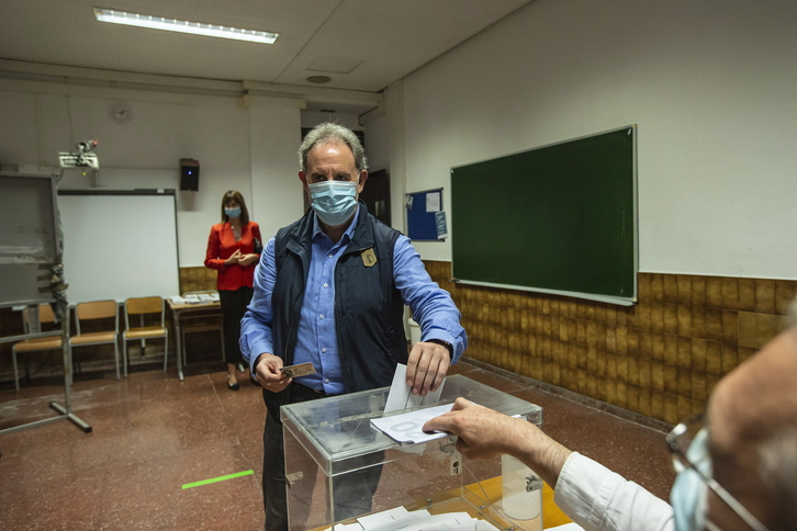 Alfonso Gil, en una imagen tomada en las elecciones al Parlamento de Gasteiz de 2020.