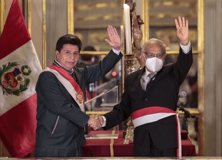 El presidente de Perú, Pedro Castillo, en la toma de posesión del nuevo jefe de Gobierno, Aníbal Torres.