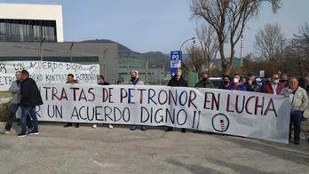 Trabajadores de subcontratas de Petronor han convocado cuatro jornadas de huelga.