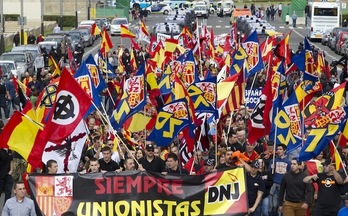 Manifestación de la extrema derecha, el 12 de octubre de 2013 en Barcelona.