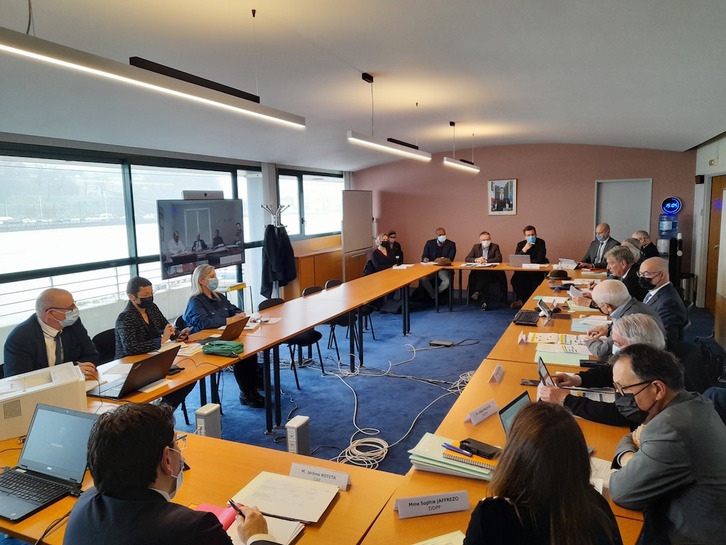 El comité estratégico sobre vivienda se ha reunido, por vez primera, este 16 de febrero en la sede de a subprefectura, en Baiona.
