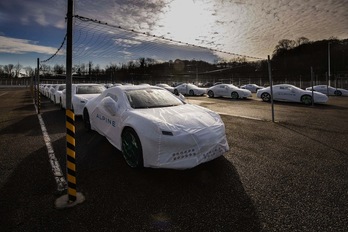 Autos listos para entregar en la fábrica de Alpine-Renault en la localidad francesa de Dieppe.