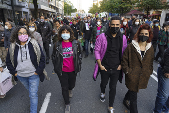 Ikoitz Arrese EH Bilduko legebiltzarkidea eskola publikoaren aldeko manifestazio batean. 