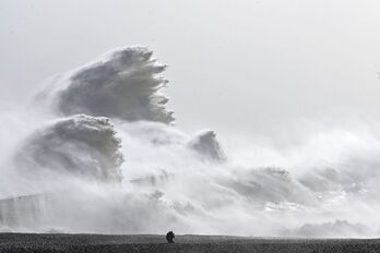 Olejae provocado por la tormenta en Newhaven, en el sur de Inglaterra.