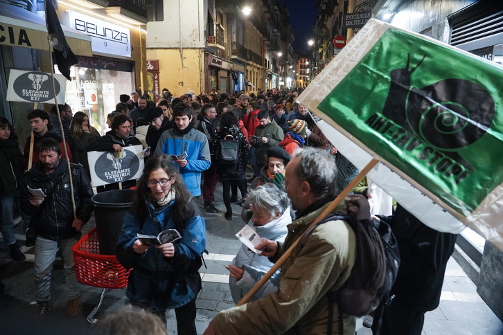 Kalejira celebrada por las calles de Iruñea al finalizar las ponencias. 