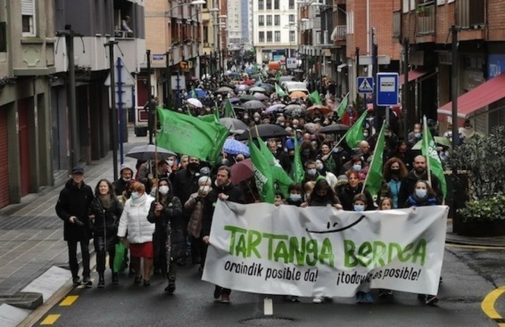 Manifestazioa Erandion, Tartangan erariki nahi dituzten 400 etxebizitzeko proiektiua gelditzeko eskatzeko.