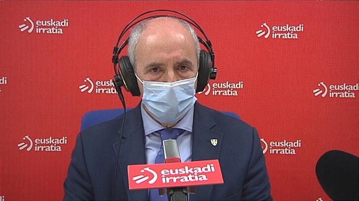 Josu Erkoreka, consejero de Seguridad, esta mañana en los micrófonos de Euskadi Irratia.