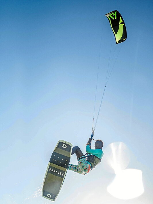 Zanzibar paradisua da kitesurf egiteko.