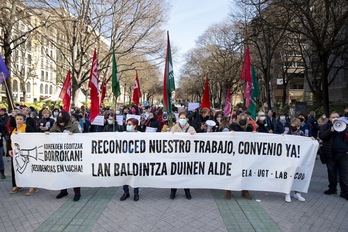 Imagen de la movilización de las trabajadoras de residencias dentro de su jornada de huegla por un covenio propio.