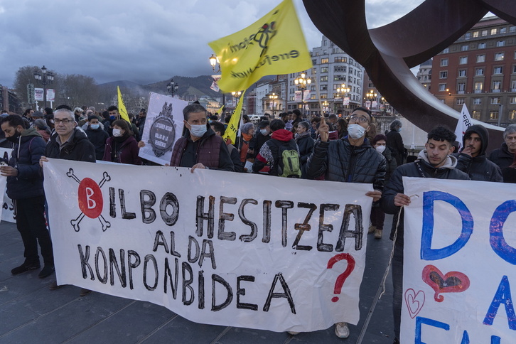 Protesta frente al Consistorio bilbaino. 