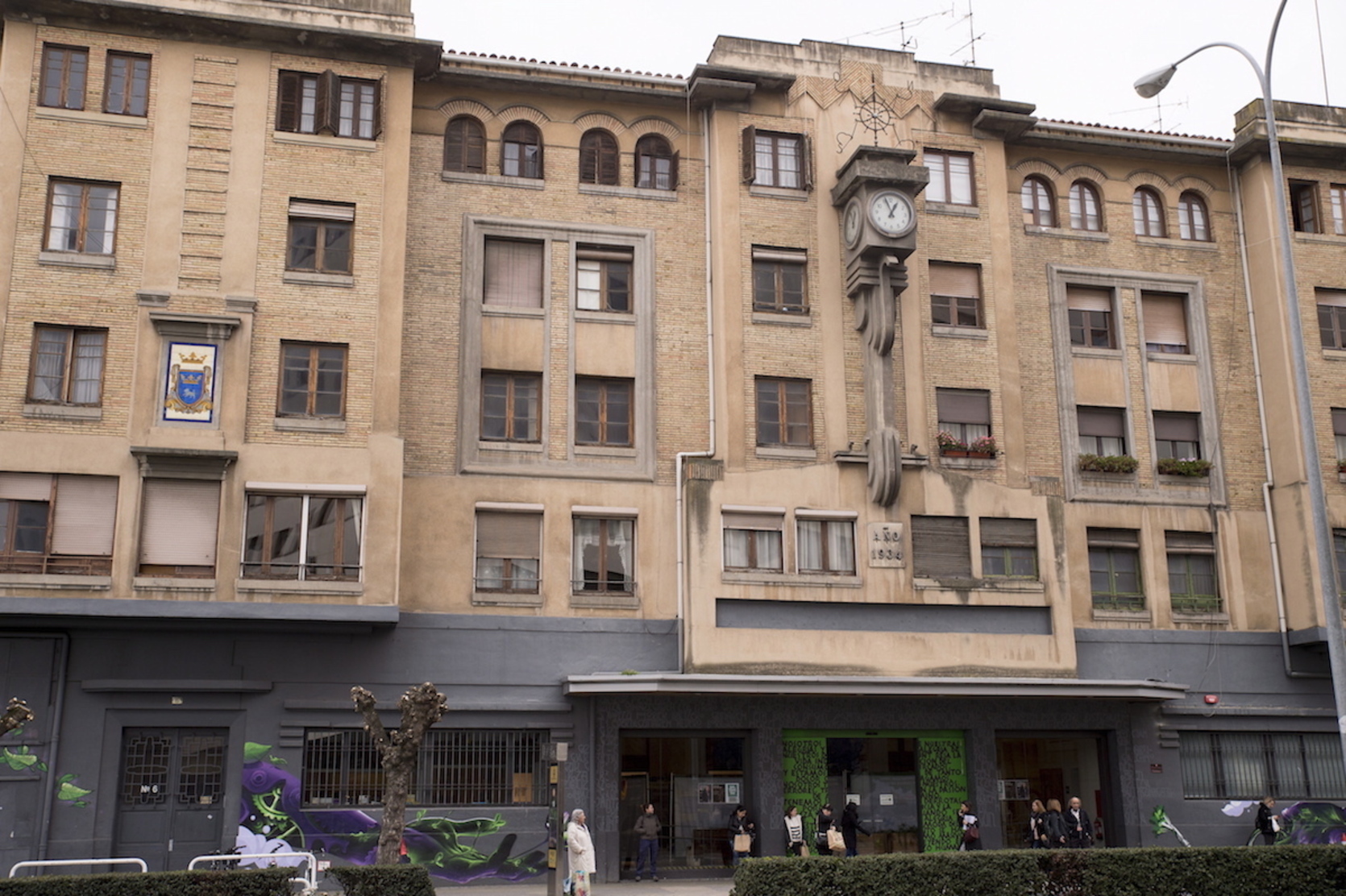 El reloj de la antigua Estación de Autobuses de Iruñea se ha convertido en un símbolo de la memoria histórica