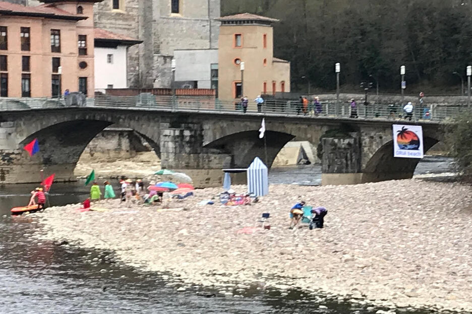 Oria ibaiaren ertzean hondartza, ‘Oria beach’