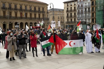 Saharako Errepublika Arabiar Demokratikoaren 46. urteurrena ospatu eta elkartasuna adierazteko manifestazioa egin da igande honetan Iruñean.