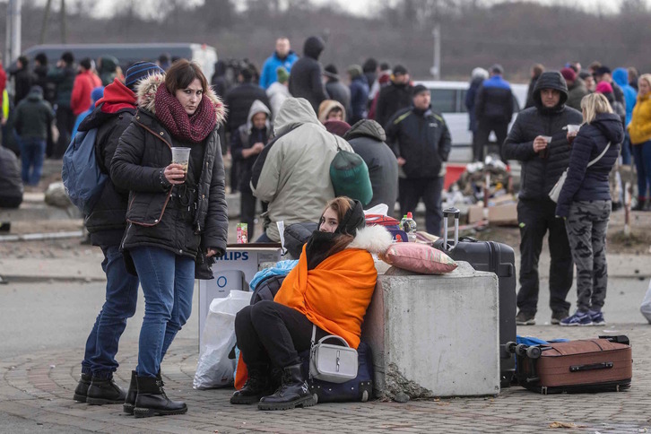 Ukrainar errefuxiatuak, Poloniako mugan.