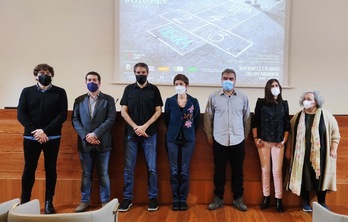 Participantes en la mesa de debate sobre la crisis climática.