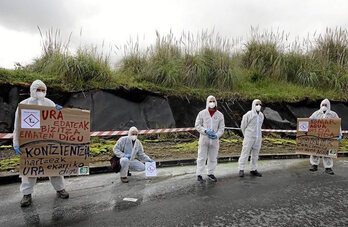 Ecologistas han denunciado en numerosas ocasiones la contaminación del río Asua, en Bizkaia.