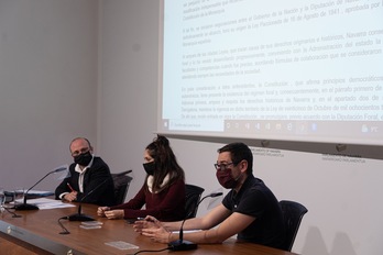 Roldán Jimeno, Amaia Alvarez e Imanol Satrustegi, en las jornadas sobre los 40 años de la Lorafna.