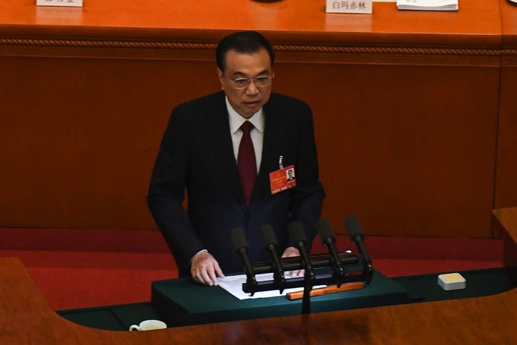 El primer ministro de China, Li Keqiang, presenta su informe de trabajo durante la sesión inaugural de la Asamblea Nacional Popular.