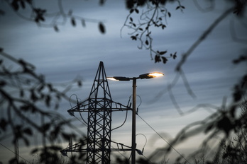 El precio de la luz alcanzará el martes los 544,98 euros/MWh, el máximo histórico.