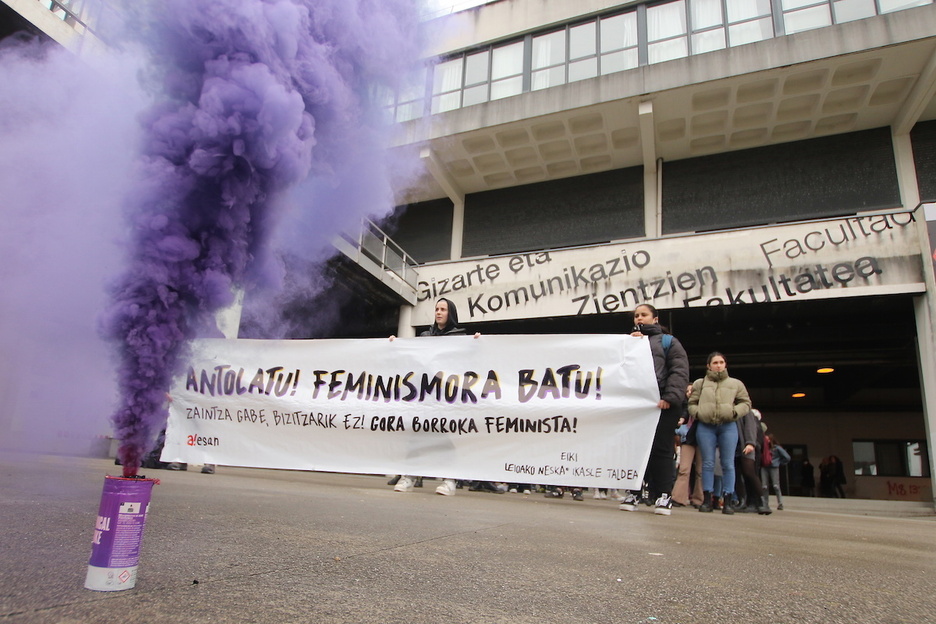 EHUko Leioako campuseko EIKI neska* ikasle taldearen mobilizazioa.