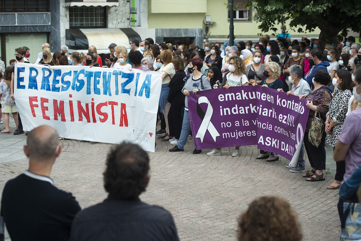 Concentración para condenar una agresión machista en Berriz. 