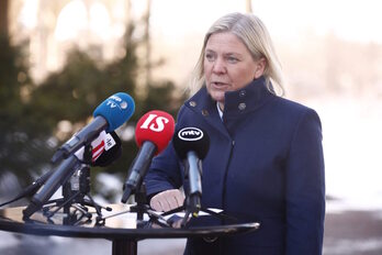 Magdalena Andersson comparece ante los medios durante una reciente visita a Helsinki.