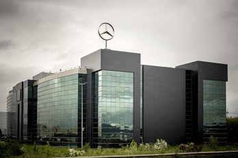 Gasteizko Mercedes Benz fabrika. 