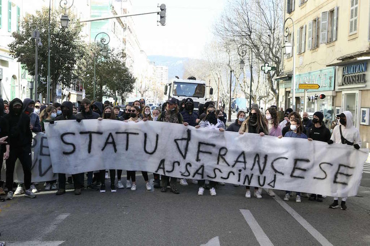 Movilización de estudiantes corsos, que han protagonizado bloqueos de centros para denunciar lo ocurrido a Colonna.