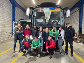 Equipo de ayuda humanitaria que se desplazó a la frontera con Ucrania y en el que se encuentra el alpinista Alex Txikon.  