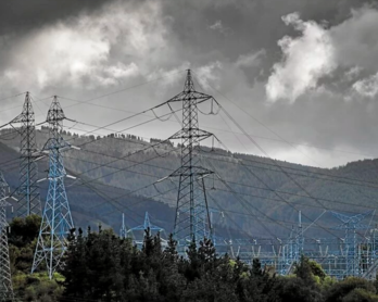 Postes y tendido eléctrico en Gipuzkoa.