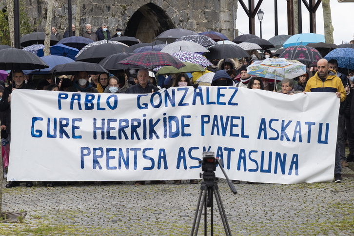 Concentración que tuvo lugar en Nabarniz por la libertad de Pablo González.