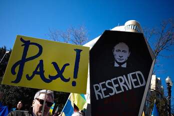 Protesta ante embajada rusa en Washington.