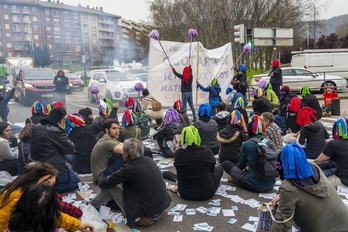 La protesta se ha llevado a cabo interrumpiendo el tráfico en Juan de Garay.