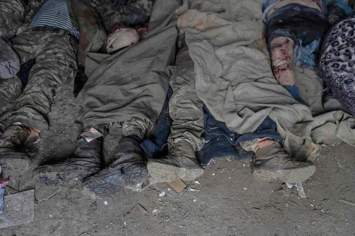 Cuerpos sin vida de militares rusos. 