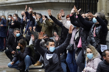 Movilización de LAB ante la Diputación en el marco de la huelga en las residencias de Bizkaia.