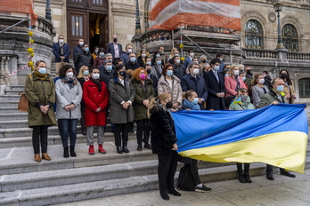 Ukrainaren aldeko elkarretaratzea Bilboko Udaletxean.